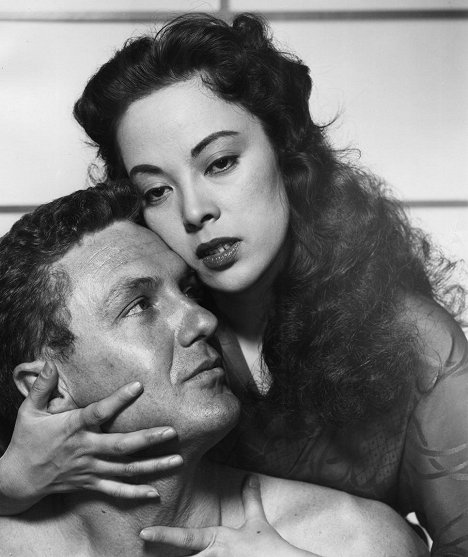 Robert Stack, Yoshiko Yamaguchi - La Maison de bambou - Film