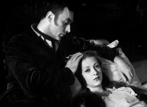 Charles Boyer, Danielle Darrieux - Mayerling - Z filmu