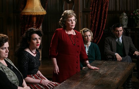 Susan Lynch, Pauline Collins, Sarah Alexander, Jonathan Cake - Agatha Christie's Marple - Das fahle Pferd - Filmfotos