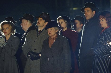 Sarah Alexander, Julia McKenzie, Jonathan Cake, Amy Manson - Agatha Christie Marple kisasszonya - Bűbájos gyilkosok - Filmfotók
