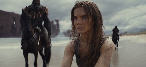 Freya Allan - Kingdom of the Planet of the Apes - Photos