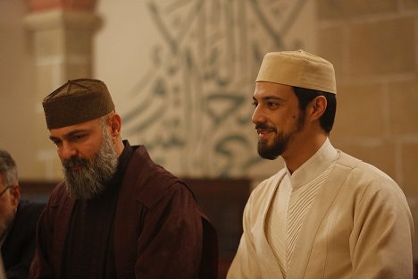 Erkan Avcı, Mert Yazıcıoğlu - Kızıl Goncalar - Episode 11 - Kuvat elokuvasta