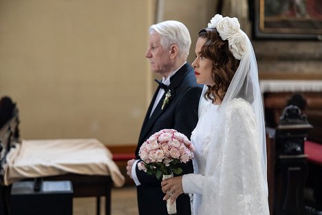 Emil Horváth ml., Kristína Svarinská - Dunaj, k vašim službám - Season 3 - De filmes