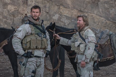 Chris Hemsworth, Thad Luckinbill - 12 valientes - De la película