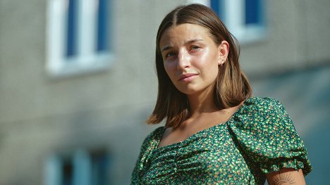 Julia Wieniawa-Narkiewicz - Nieobliczalna - De la película
