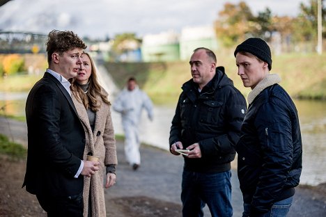 Petr Uhlík, Monika Herberová, Jiří Hána, Vojtěch Vodochodský - Specialisté - Temná triáda - Z filmu