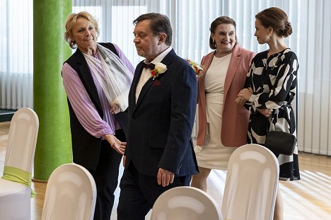 Regina Rázlová, Petr Čtvrtníček, Eva Holubová - Jedna rodina - Slovenská strela - Z filmu