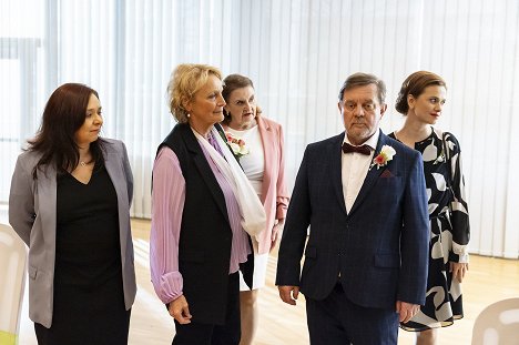 Regina Rázlová, Eva Holubová, Petr Čtvrtníček, Zuzana Vejvodová - Jedna rodina - Slovenská strela - Photos