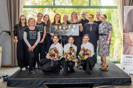 Charitativní bazar v Art restaurant Mánes 20. dubna 2024 - Sarah Haváčová, Kristýna Ryška, Šárka Krausová - Zlatá labuť - Série 3 - Events