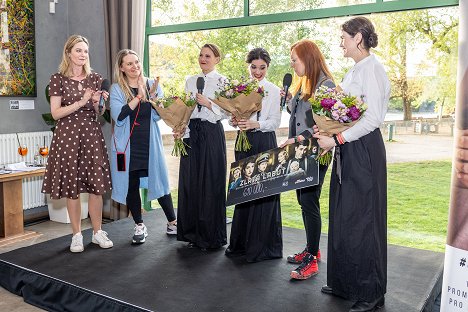 Charitativní bazar v Art restaurant Mánes 20. dubna 2024 - Šárka Krausová, Kristýna Ryška, Sarah Haváčová - Zlatá labuť - Série 3 - Events