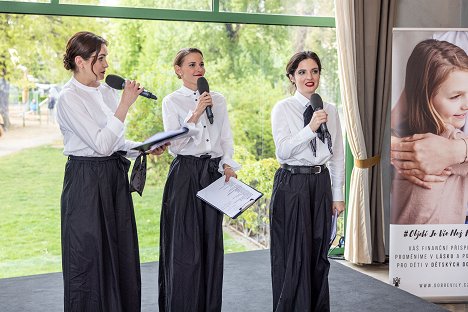 Charitativní bazar v Art restaurant Mánes 20. dubna 2024 - Sarah Haváčová, Šárka Krausová, Kristýna Ryška - Zlatá labuť - Série 3 - Events