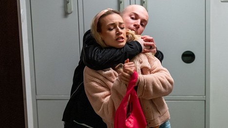 Julia Foks - Na sygnale - Martwi nie umierają - De la película