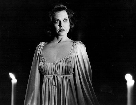 Susie Ewing - Doctor Dracula - De la película
