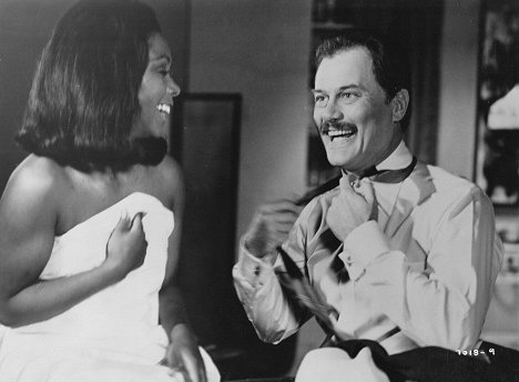 Judy Pace, Larry Hagman - Up in the Cellar - Filmfotos