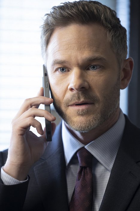 Shawn Ashmore - The Rookie - Punch Card - Filmfotos