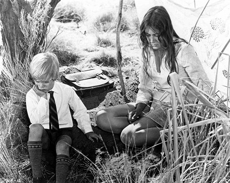Luc Roeg, Jenny Agutter - Walkabout - Photos