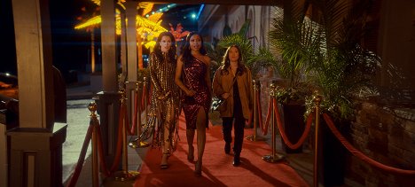 Mary Holland, Gabrielle Dennis, Ally Maki - The Big Door Prize - Night Under the Stars - Van film