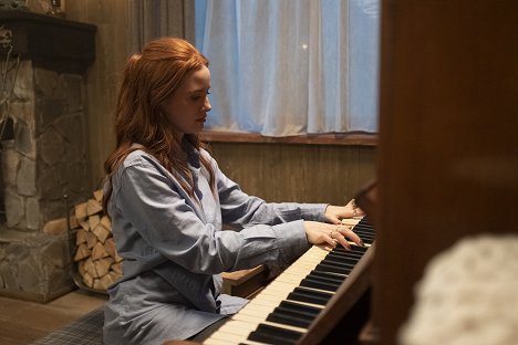 Madelaine Petsch - The Strangers: Chapter 1 - Photos