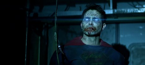 Tyler Hoechlin - Superman and Lois - Injustice - Van film