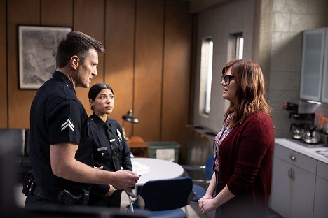 Nathan Fillion, Lisseth Chavez, Sara Rue - The Rookie - The Squeeze - Photos