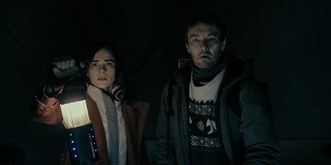 Alice Braga, Joel Edgerton - Mroczna materia - Bezświatowi - Z filmu