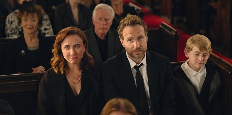 Esther Smith, Rafe Spall, Cooper Turner - Trying - Rozloučení - Z filmu