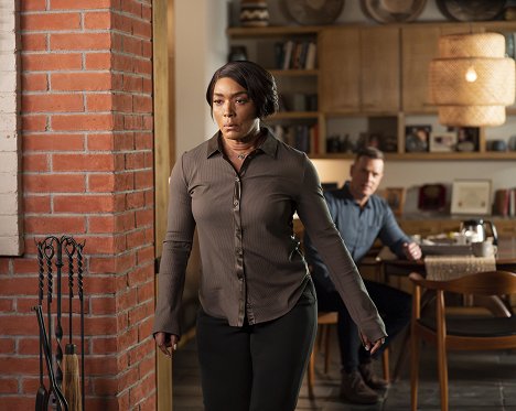 Angela Bassett - 9-1-1 - Ashes, Ashes - Photos