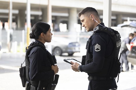 Lisseth Chavez, Eric Winter - The Rookie - Escape Plan - Photos