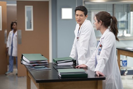 Harry Shum Jr., Adelaide Kane - Grey's Anatomy - I Carry Your Heart - Film