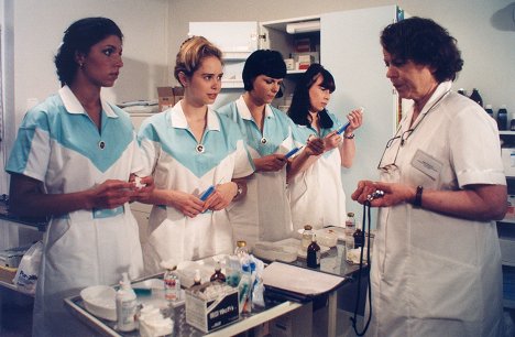 Gabriela Csinová, Adéla Pristášová, Iva Janžurová - Das Krankenhaus am Rande der Stadt - 20 Jahre später - Tajemství - Filmfotos