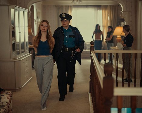 Chloe Guidry, Lily Gladstone - Under the Bridge - Looking Glass - Do filme