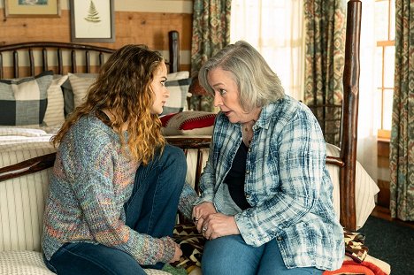 Joey King, Kathy Bates - A Family Affair - Photos