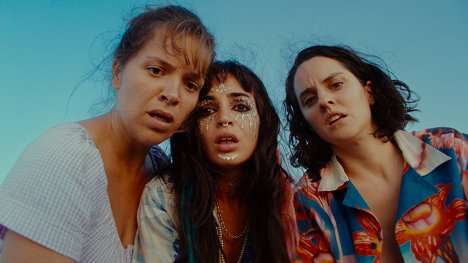 Sanda Codreanu, Souheila Yacoub, Noémie Merlant - Les Femmes au balcon - De la película