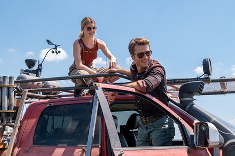 Daisy Edgar-Jones, Glen Powell - Twisters - Photos