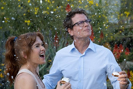 Isla Fisher, Greg Kinnear - The Present - Z filmu