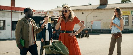 Cyril Guei, Samuel Schneider, Smaragda Karydi, Julie Kieffer - More Than Strangers - De la película