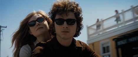 Elle Fanning, Timothée Chalamet - A Complete Unknown - Filmfotos