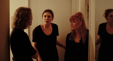 Elizabeth Olsen, Natasha Lyonne - His Three Daughters - Z filmu