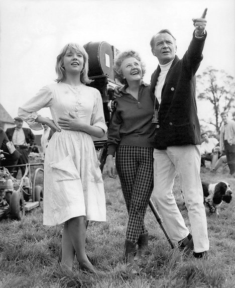 Hayley Mills, Mary Hayley Bell, John Mills - Sky West and Crooked - De filmagens