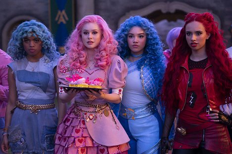 Morgan Dudley, Ruby Rose Turner, Malia Baker, Kylie Cantrall - Descendants: The Rise of Red - Van film