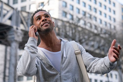 Lucien Laviscount - Emily Párizsban - Meccslabda - Filmfotók