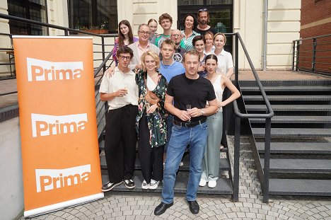 Sára Korbelová, Josef Polášek, Kristýna Jedličková, Tomas Sean Pšenička, Zdeněk Viktora, Stanislav Majer, Kristýna Frejová, Lucie Štěpánková, Jan Plouhar, Ema Businská - Případ tanečnice - Dreharbeiten