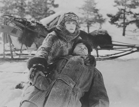 Arline Pretty, Dustin Farnum - Bucking the Barrier - Z filmu