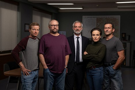 Matěj Hádek, Marek Taclík, Ivan Trojan, Tereza Ramba, Ondřej Vetchý - Docent - Série 2 - Werbefoto