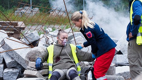 Petriika Pohjanheimo, Janni Hussi - Syke - Säteilee 1/4 - Van film