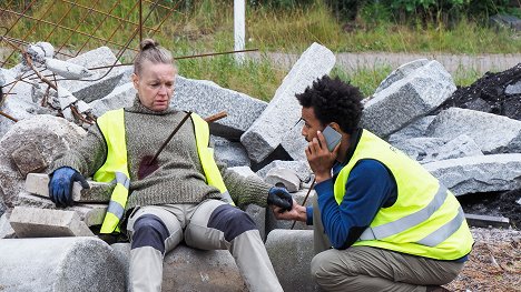 Petriika Pohjanheimo, Ima Iduozee - Nurses - Säteilee 1/4 - Photos