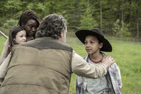 Cailey Fleming, Danai Gurira, Antony Azor - The Walking Dead: The Ones Who Live - The Last Time - Z filmu