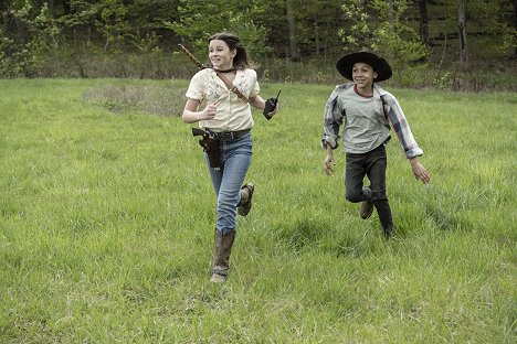 Cailey Fleming, Antony Azor - The Walking Dead: The Ones Who Live - The Last Time - Z filmu