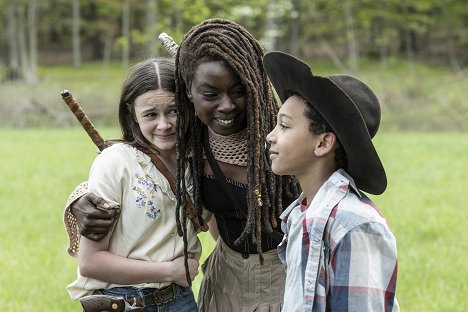 Cailey Fleming, Danai Gurira, Antony Azor - The Walking Dead: The Ones Who Live - The Last Time - Z filmu