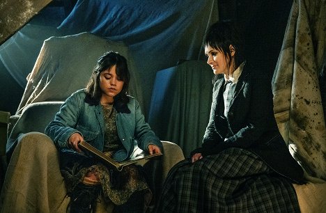 Jenna Ortega, Winona Ryder - Beetlejuice Beetlejuice - Photos